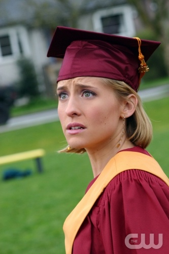 TheCW Staffel1-7Pics_309.jpg - SMALLVILLE"Commencement" (Episode #422)Image #SM422-1031Pictured: Allison Mack as Chloe SullivanCredit: ©ÊThe WB/David Gray